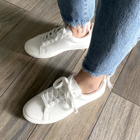 JustFab sneakers - Picture 2 of 3